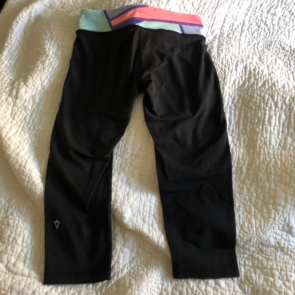 Ivivva by Lululemon 12 black capri leggings.